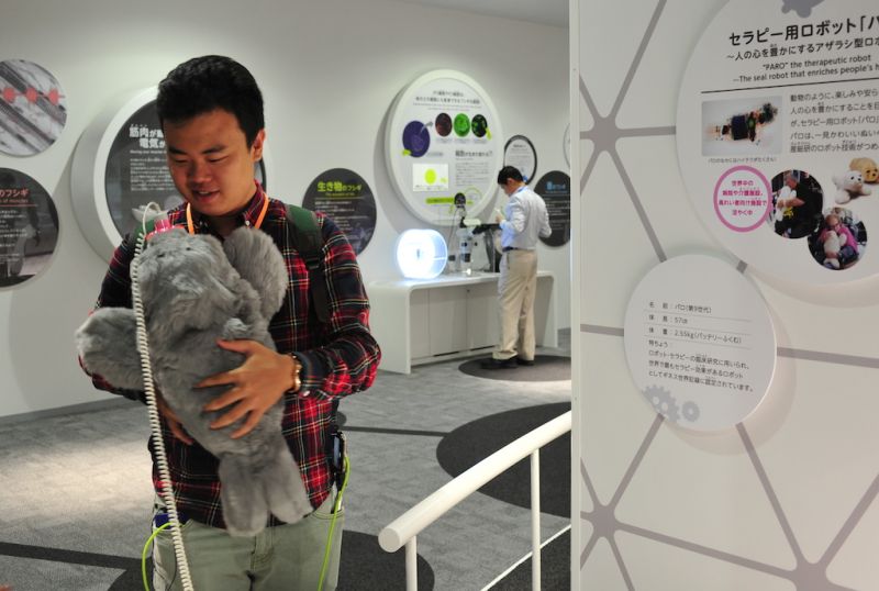  Những robot hỗ trợ con người